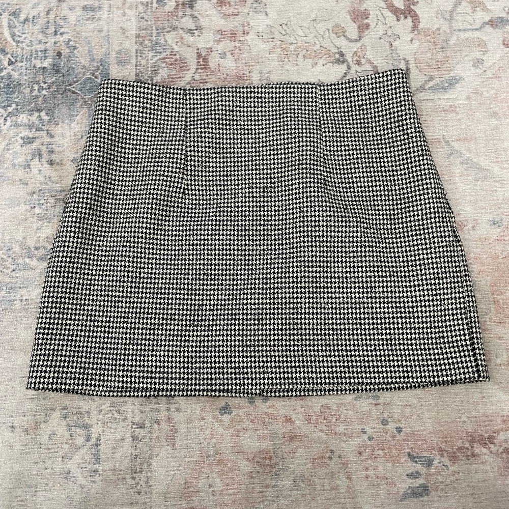Classic Black and White Houndstooth Skirt